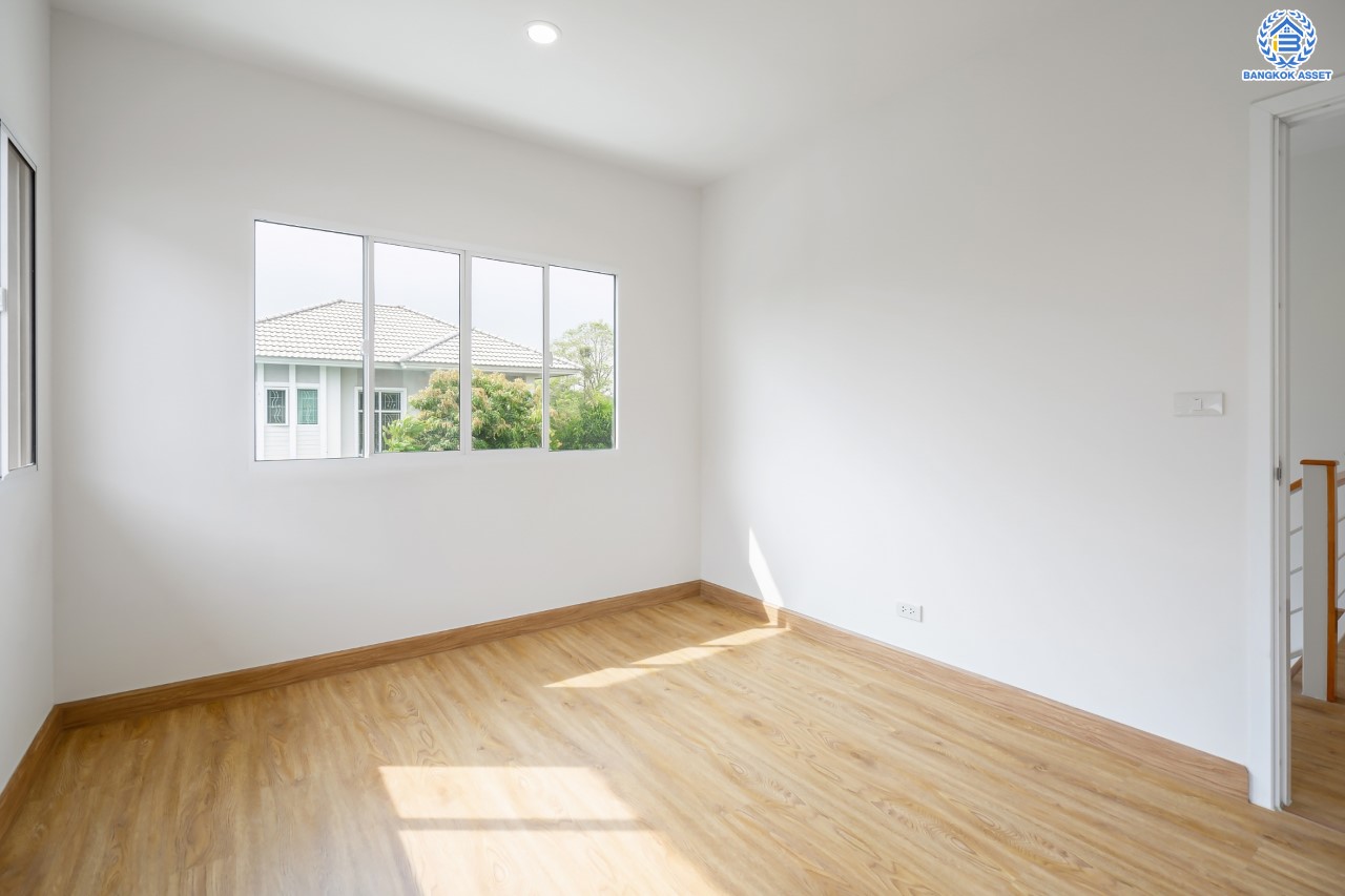 บ้านมือสองตกแต่งใหม่ ม.พฤกษาวิลเลจ30 เดอะซีซั่น แจ้งวัฒนะ-ราชพฤกษ์ หลังมุม ทำเลย่านปทุมธานี เนื้อที่ 53.6 ตร.ว. ฟังก์ชัน 3 ห้องนอน 2 ห้องน้ำ จอดรถได้ 1 คัน เดินทางสะดวกสบายเข้า-ออกได้หลายเส้นทาง ใกล้เมืองทองธานี และจุดขึ้นทางด่วน "แจ้งวัฒนะ"